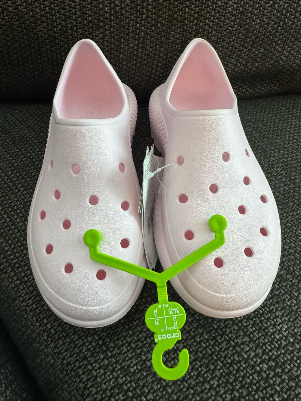 Crocs Milk Pink sneakers size J3/5w - Picture 3 of 8